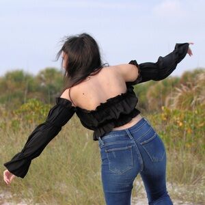 off the shoulder long sleeve crop top